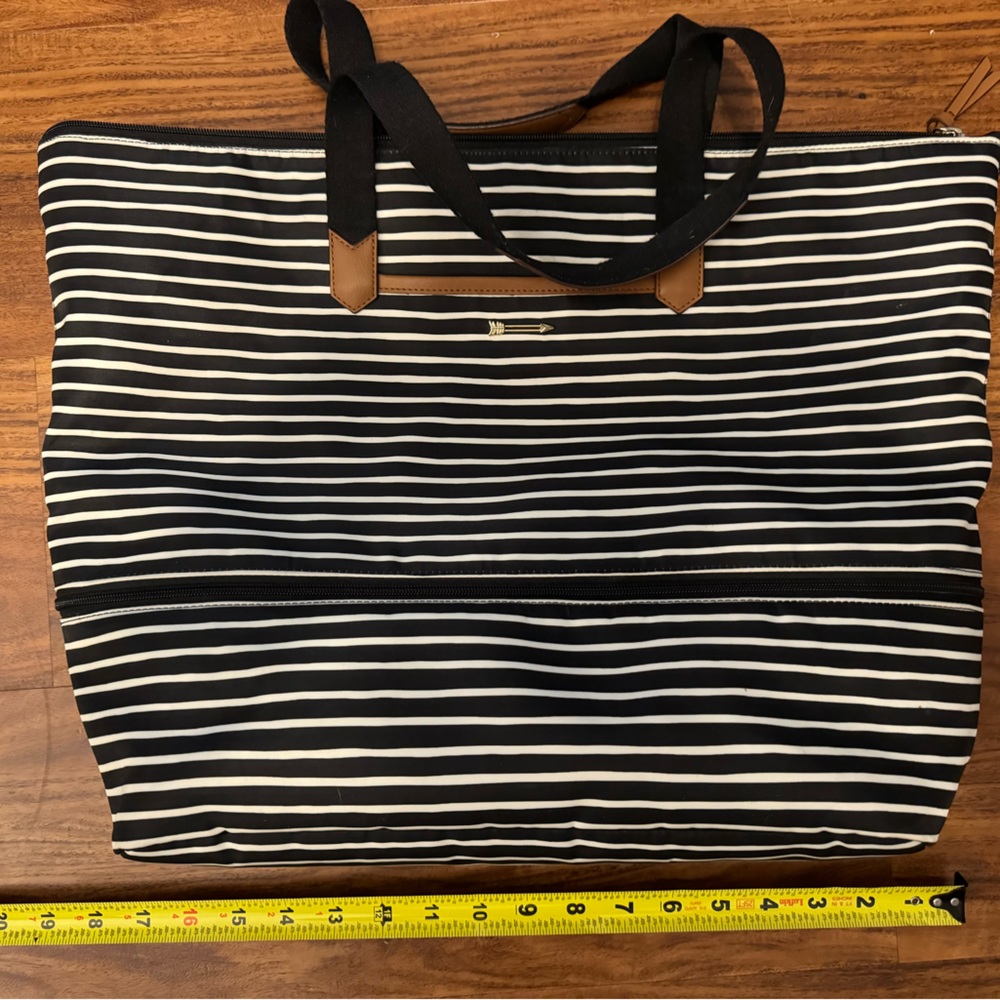 Stella & Dot expandable Day Tripper Tote